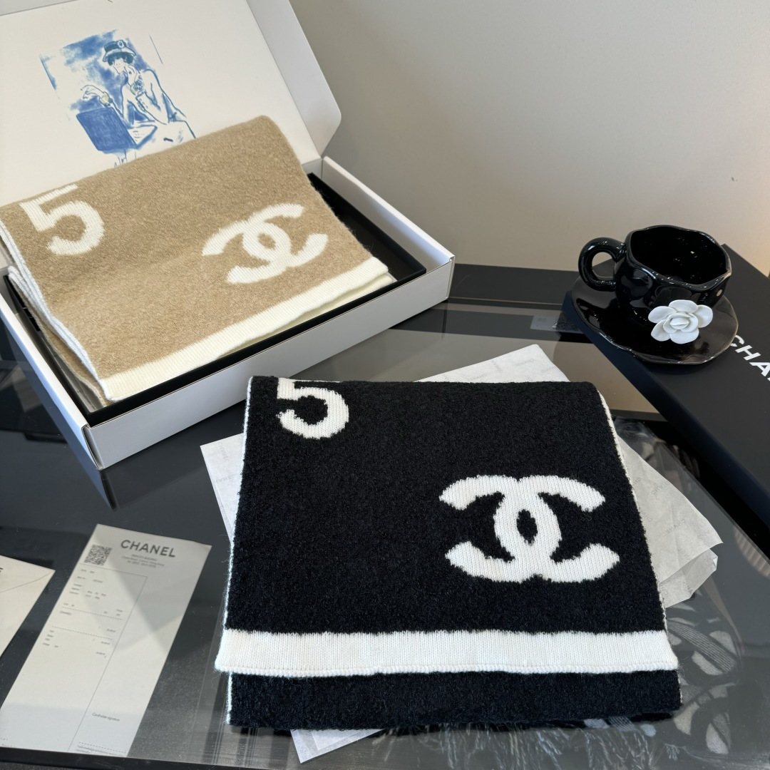 Chanel Logo Motif Knit Scarf