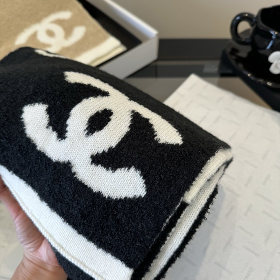 Chanel Logo Motif Knit Scarf
